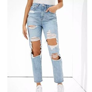 American Eagle Highest Rise Mom Jeans in size 2 Short